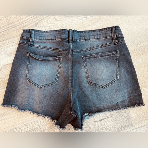 Black denim stretchy cutoff shorts size XL - Picture 2 of 2
